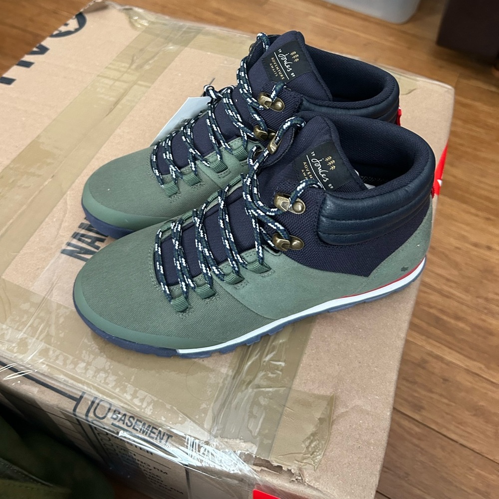 Joules women’s chedworth hiking boots. Laurel size 7 new with tags